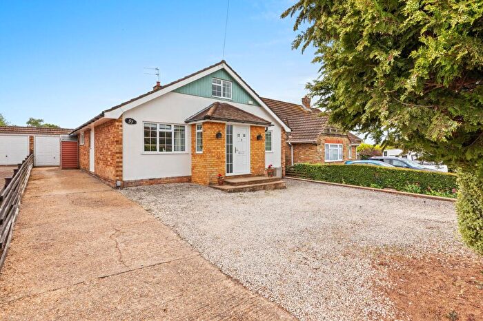 4 Bedroom Detached Bungalow For Sale In Ferniefields, High Wycombe, HP12