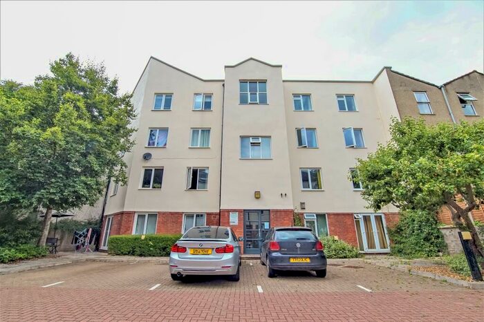 2 Bedroom Flat To Rent In Dairycroft, Hepburn Road, St Pauls, BS2