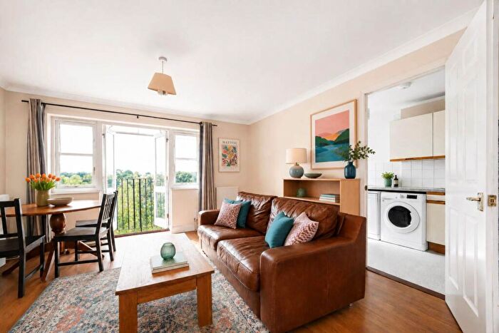 2 Bedroom Apartment To Rent In Whiston Road, Hoxton, E2