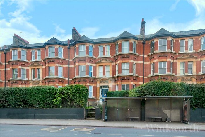 3 Bedroom Flat To Rent In New Cross Road, London, SE14