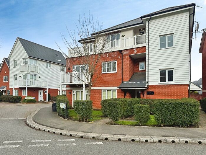 1 Bedroom Flat For Sale In Sierra Road, High Wycombe, Buckinghamshire, HP11