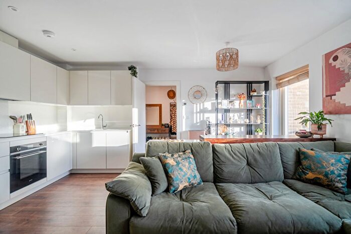 2 Bedroom Flat For Sale In Auckland Road, London, SE19