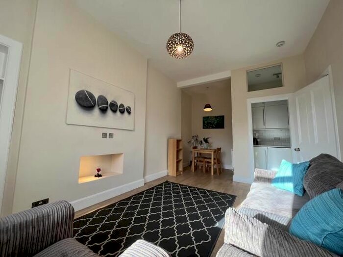 1 Bedroom Flat To Rent In Broughton Road, Edinburgh EH7
