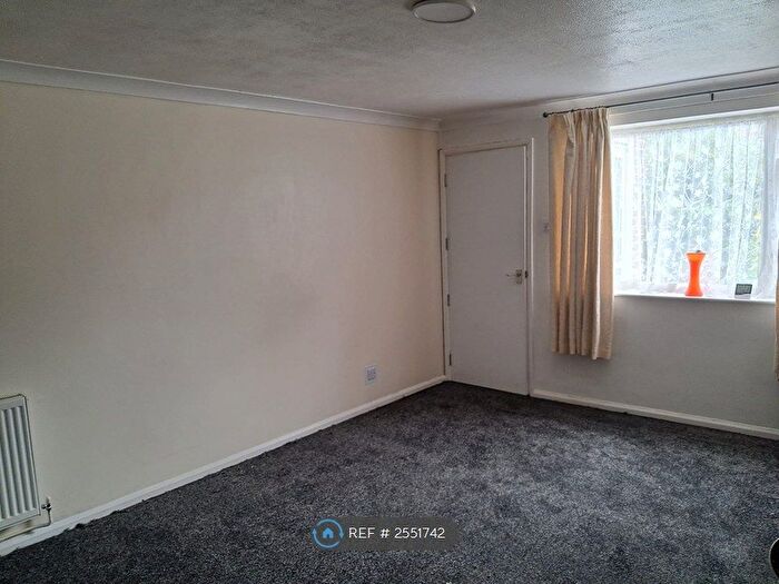 2 Bedroom Terraced House To Rent In Hazel Grove, Nottingham, NG15
