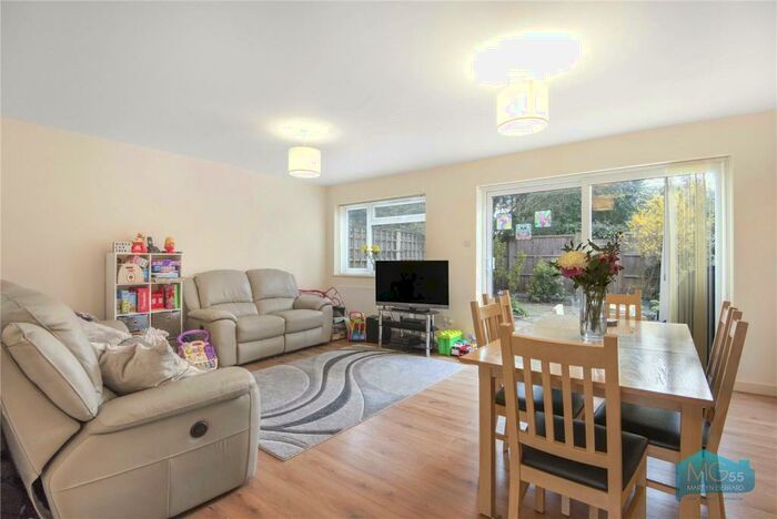 3 Bedroom Terraced House To Rent In Oxford Gardens, Whetstone, London, N20