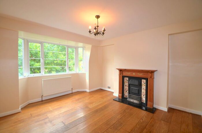 2 Bedroom Flat To Rent In Victoria Crescent, Crystal Palace, SE19