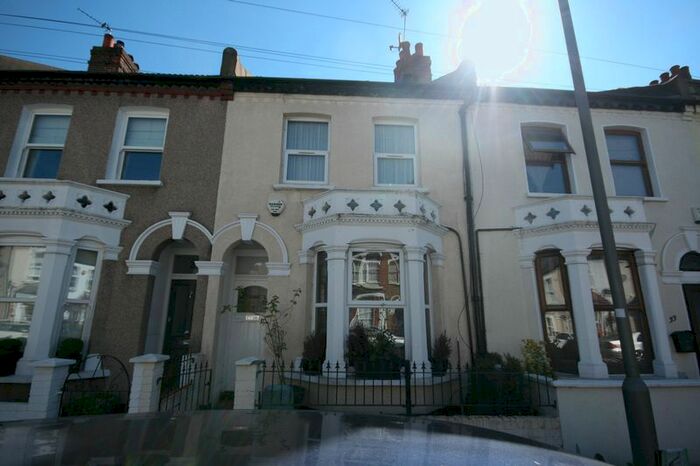 5 Bedroom Terraced House To Rent In Moffat Road, London, SW17