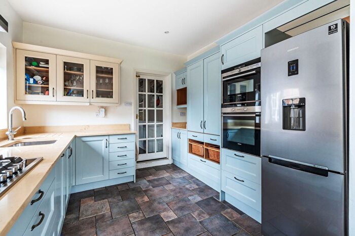 4 Bedroom End Of Terrace House For Sale In Heron Road, Twickenham, London, TW1