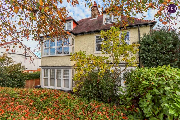 1 Bedroom Flat To Rent In Park Avenue, Watford, Hertfordshire, WD18