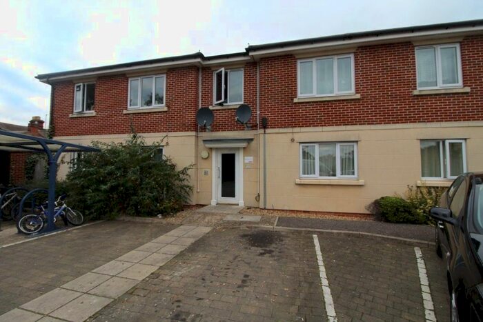 2 Bedroom Flat To Rent In Firmin Close, Ipswich, IP1