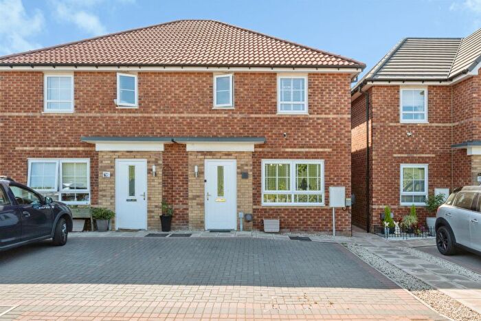 3 Bedroom Semi-Detached House For Sale In Collier Close, New Rossington, Doncaster, DN11