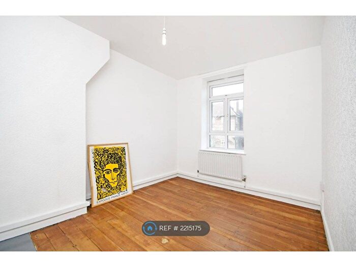 3 Bedroom Flat To Rent In Homerton Road, London, E9