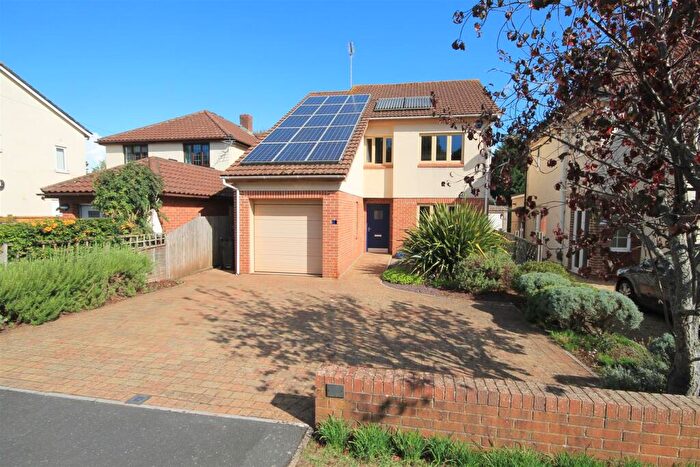 3 Bedroom Detached House For Sale In Malmains Drive, Frenchay, Bristol, BS16