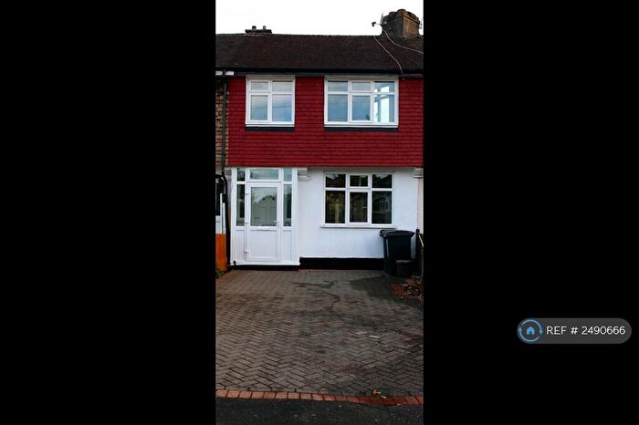 3 Bedroom Terraced House To Rent In Firdene, Surbiton, KT5