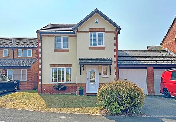 3 Bedroom Link Detached House For Sale In Jupes Close, Exminster, EX6