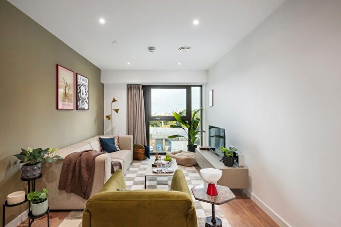 1 Bedroom Flat To Rent In Uncle Acton, Victoria Road, London, W3