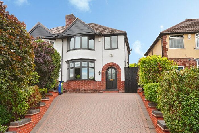 3 Bedroom Semi Detached House For Sale In Lyde Green, Halesowen, B63