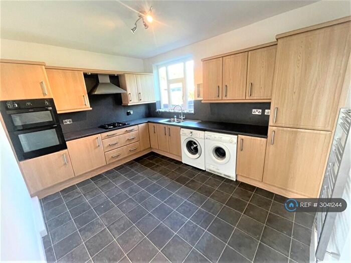 3 Bedroom Semi-Detached House To Rent In Castle View, Dodworth, Barnsley, S75
