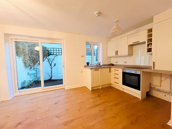 2 Bedroom Apartment To Rent In Bampfield Street, Portslade, BN41