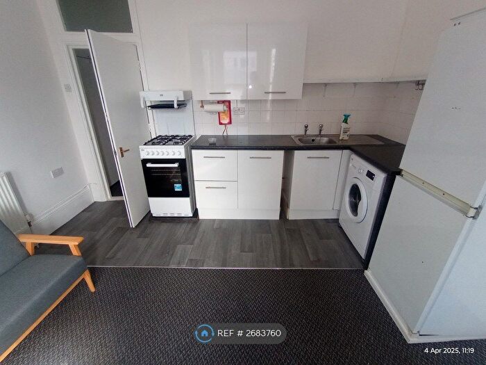 1 Bedroom Flat To Rent In Albert Road, Plymouth, PL2