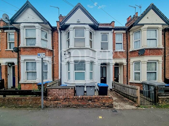 2 Bedroom Flat For Sale In Oldfield Road, London, NW10