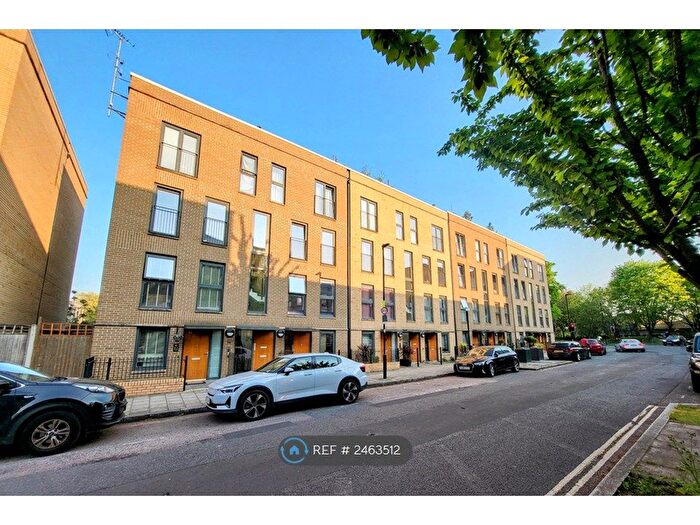 3 Bedroom Flat To Rent In Akerman Road, London, SW9