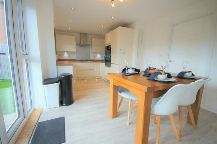4 Bedroom Detached House For Sale In Petfield Drive, Anlaby, HU10