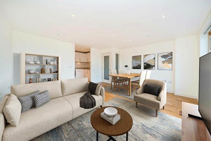 2 Bedroom Flat For Sale In York Way, Kentish Town, N7