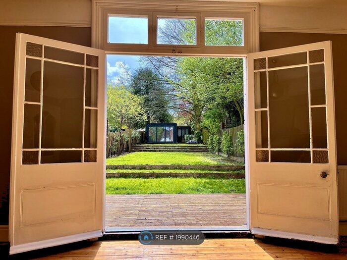 4 Bedroom Detached House To Rent In York Road, Bury St. Edmunds, IP33