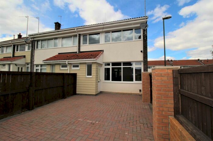 4 Bedroom End Of Terrace House To Rent In Southport Parade, Hebburn, Tyne And Wear, NE31
