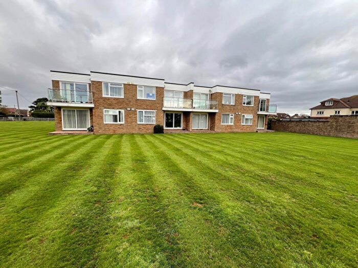 2 Bedroom Flat For Sale In Sea Road, Barton On Sea, Hampshire., BH25