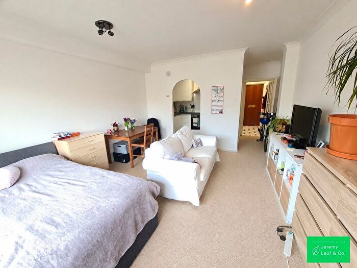 Studio To Rent In Gainsborough Road, N12