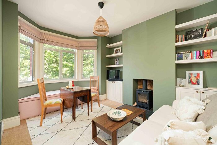 2 Bedroom Maisonette To Rent In Agnes Road, London, W3