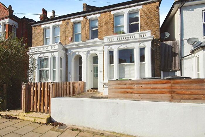 2 Bedroom Flat To Rent In Wolfington Road, London, SE27