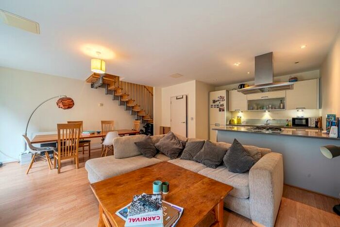 2 Bedroom Apartment To Rent In Wenlock Road London, N1