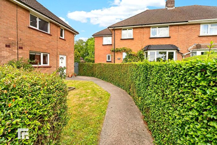 2 Bedroom Flat For Sale In Heol Penlan, Whitchurch, Cardiff, CF14
