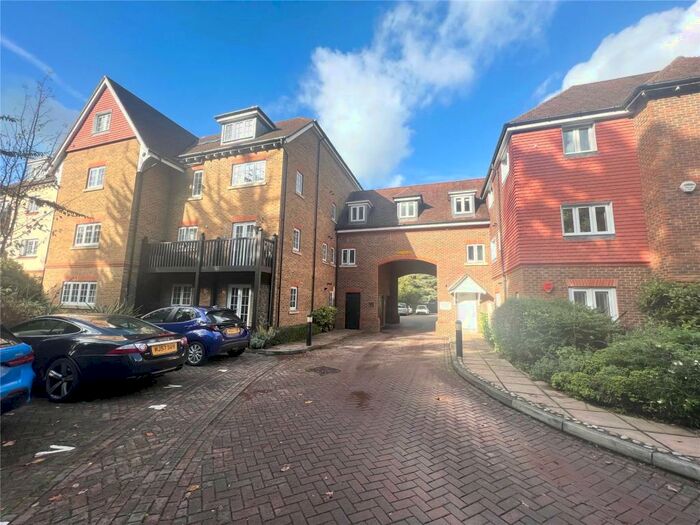 2 Bedroom Apartment To Rent In Copthorne Common Road, Copthorne