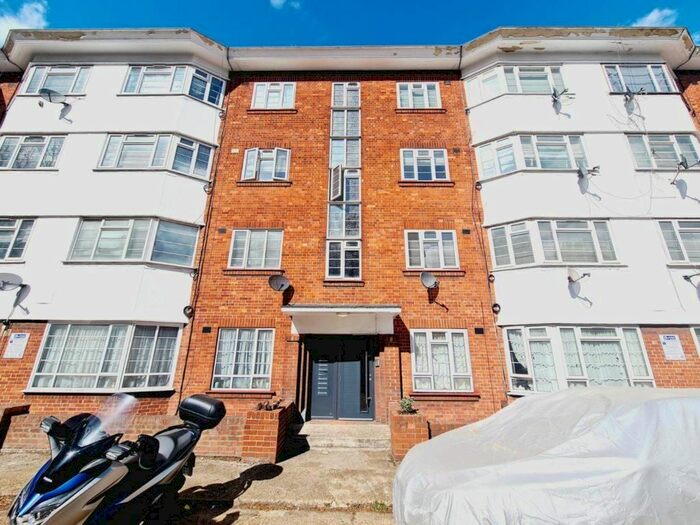 2 Bedroom Flat To Rent In East Vale, The Vale, London, W3