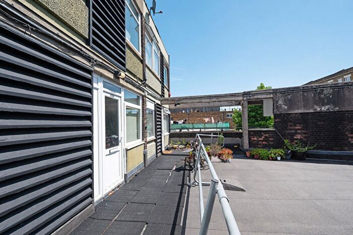 4 Bedroom Flat To Rent In Bethnal Green Road, Bethnal Green, London, E2