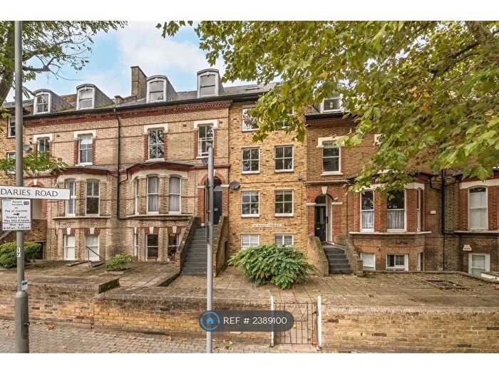 1 Bedroom Flat To Rent In Boundaries Road, London, SW12