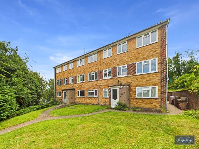 2 Bedroom Ground Maisonette To Rent In Bramble Croft, Erith, Kent, DA8