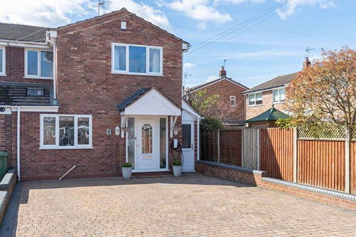 3 Bedroom End Terrace House For Sale In Birchmoor Close, Birmingham, B28
