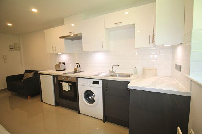 1 Bedroom Flat To Rent In Flat, Clarendon Road, Leeds, LS2