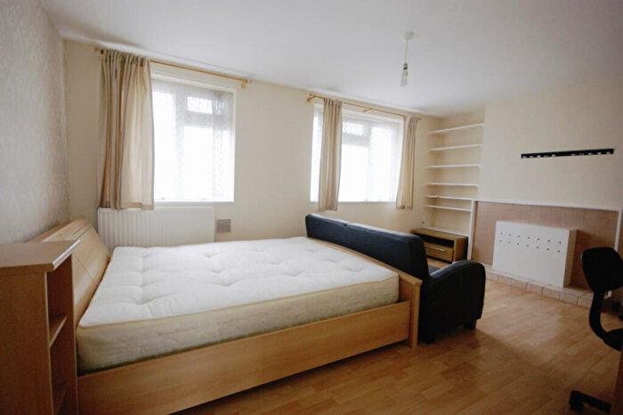 3 Bedroom Apartment To Rent In Marquis Road, Camden, NW1