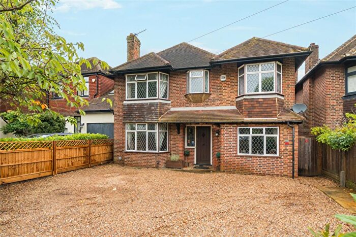 5 Bedroom Detached House For Sale In Bowes Road, Walton On Thames, Surrey, KT12