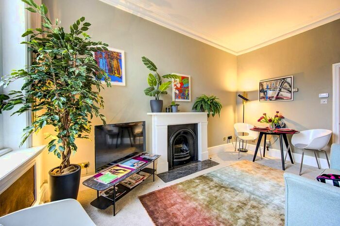 2 Bedroom Flat To Rent In Barker Street, Chelsea, London, SW10