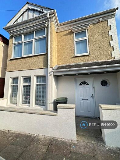 4 Bedroom Semi-Detached House To Rent In Dale Road, Luton, LU1