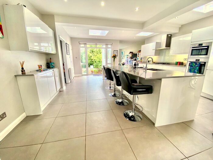 5 Bedroom Semi-Detached House To Rent In Holders Hill Drive, Hendon, London, NW4