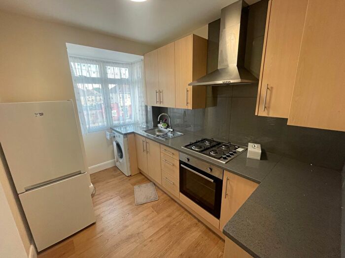 2 Bedroom Flat To Rent In Malvern Gardens, Kenton, HA3