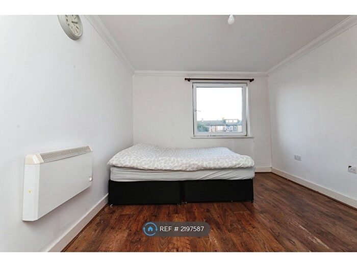 2 Bedroom Flat To Rent In Montague House, Ilford, IG3